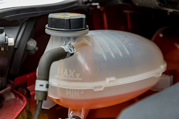 5 Clues a Water Pump Leak Is Hiding Behind the Engine Cover